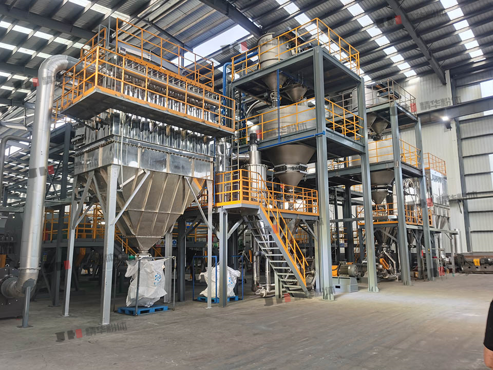 石油焦超微沖擊磨--內(nèi)蒙古某生產(chǎn)現(xiàn)場